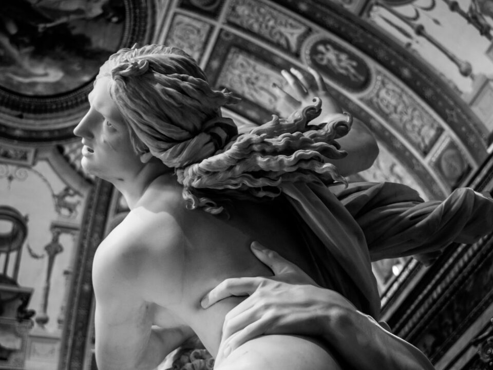 gray statue of a woman