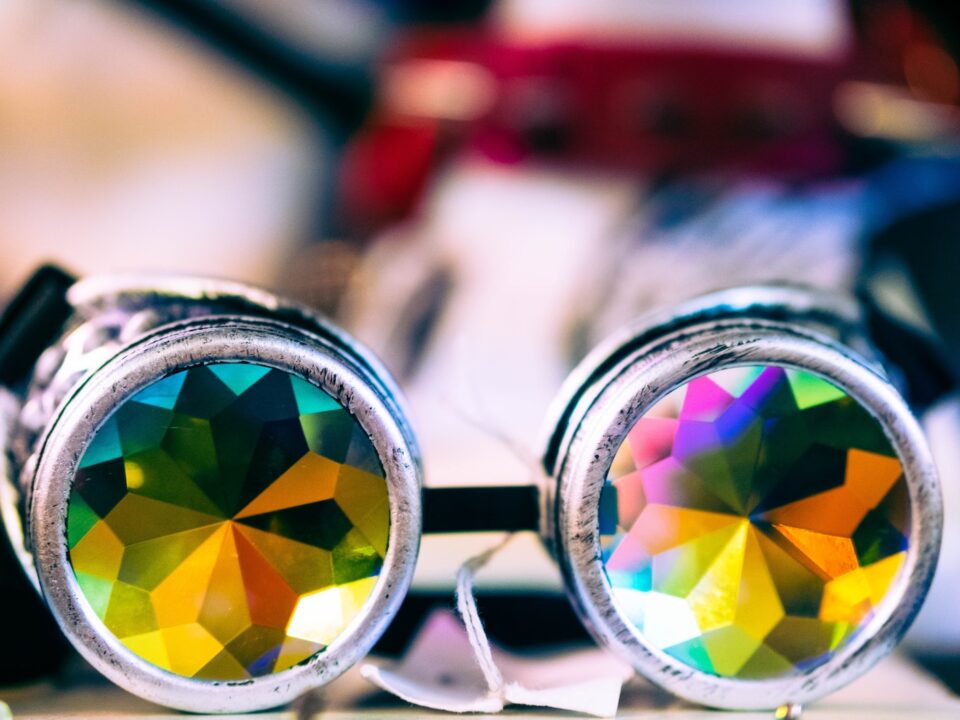 shallow focus photography of sunglasses