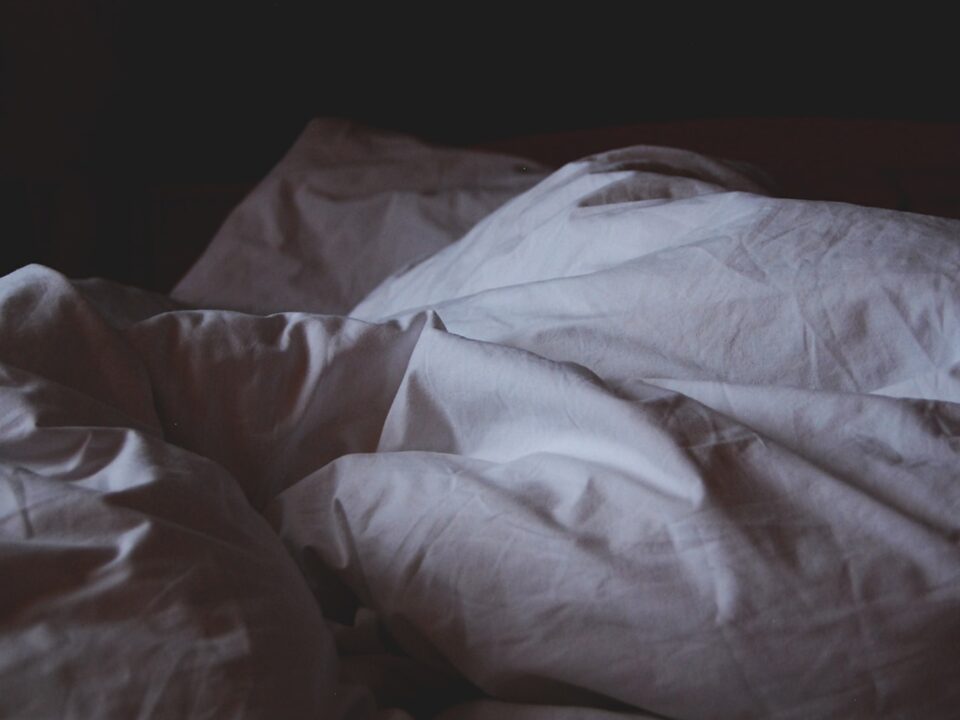 closeup photo of white blanket
